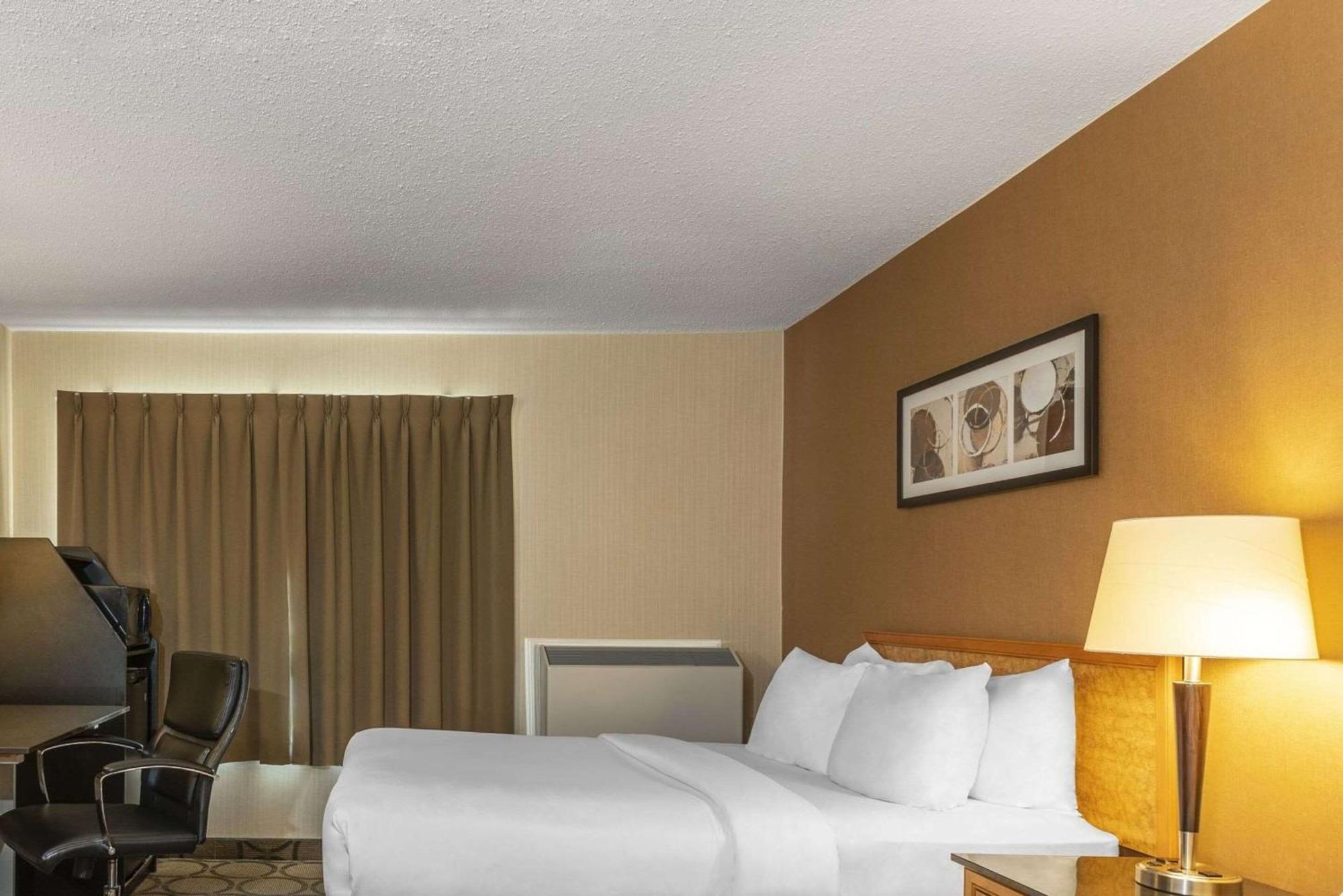 Comfort Inn Swift Current Exterior foto