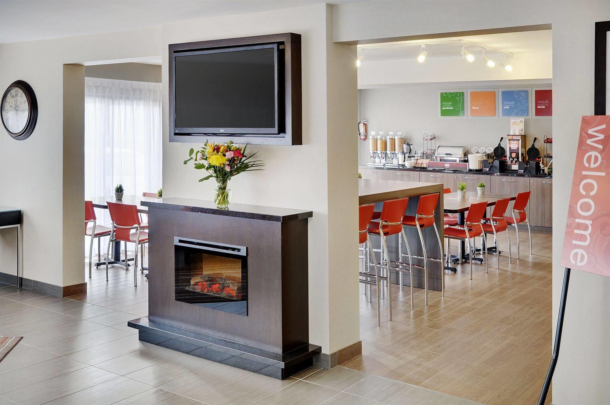 Comfort Inn Swift Current Exterior foto